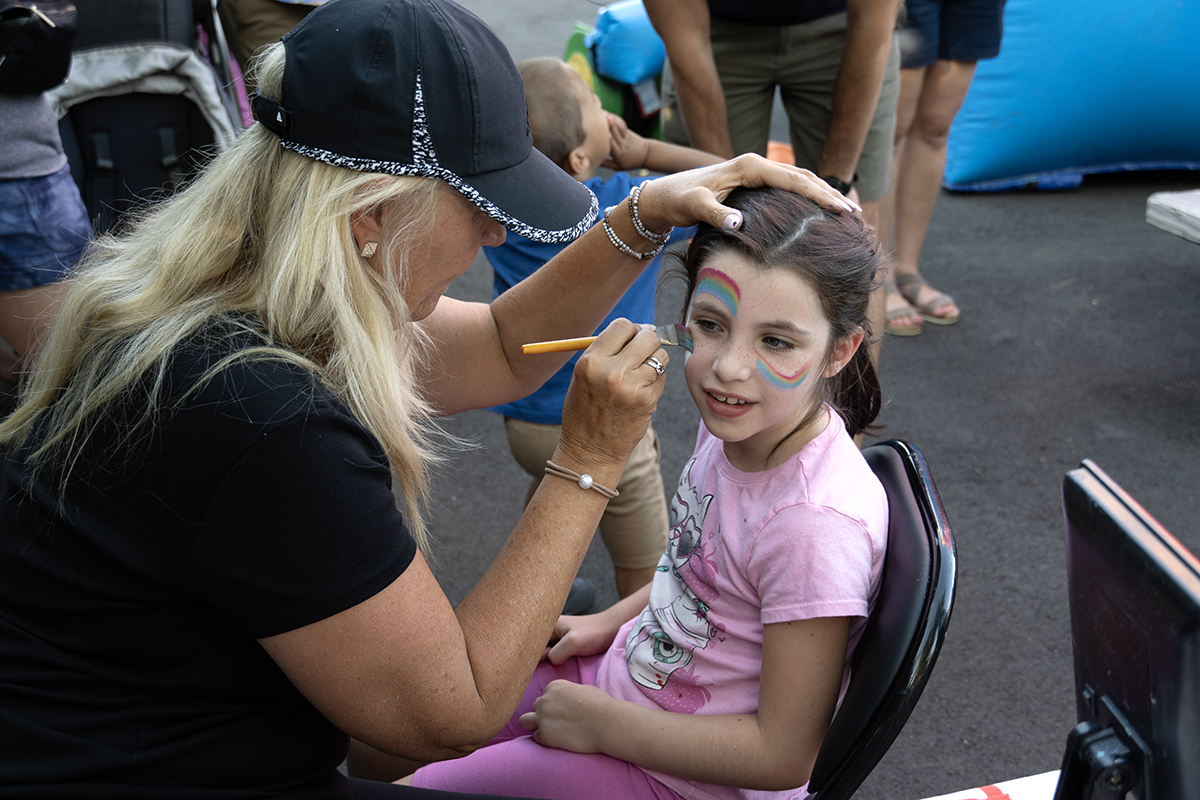 Amelia gets face painted